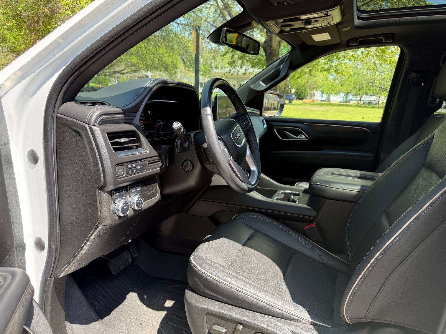 Image for 2022 GMC Yukon XL SLT 4WD – V8, Leather, 3rd Row, Loaded SUV