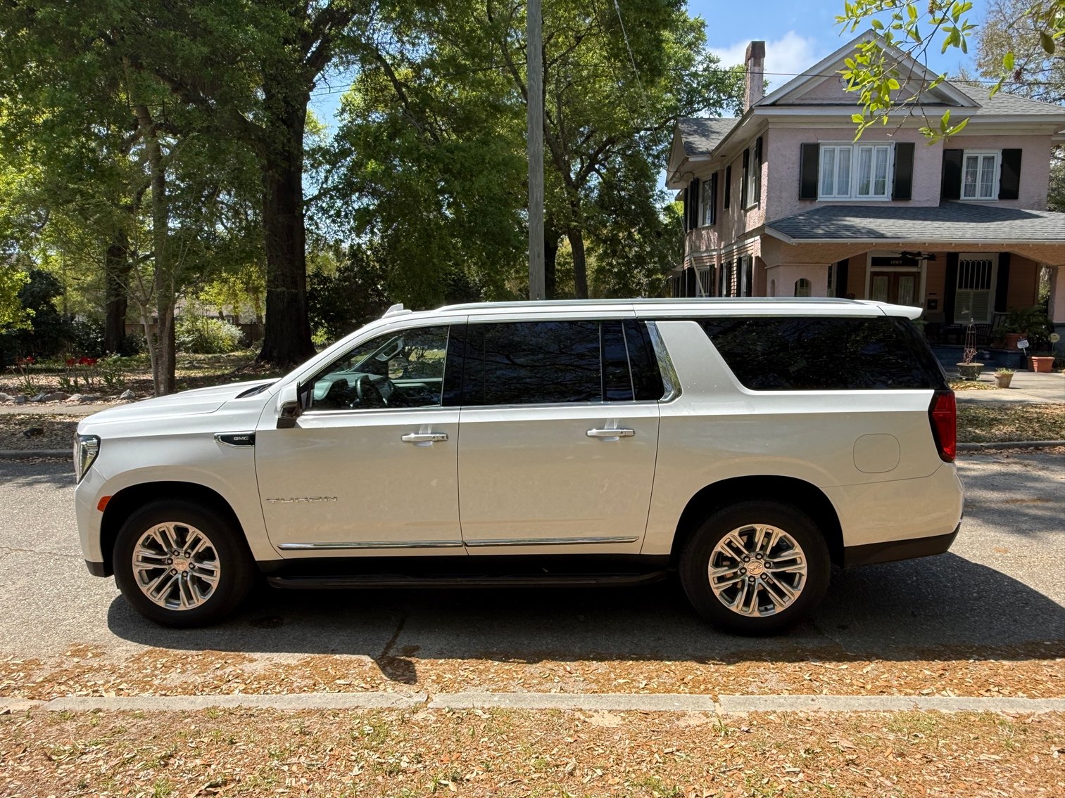 Image for 2022 GMC Yukon XL SLT 4WD – V8, Leather, 3rd Row, Loaded SUV