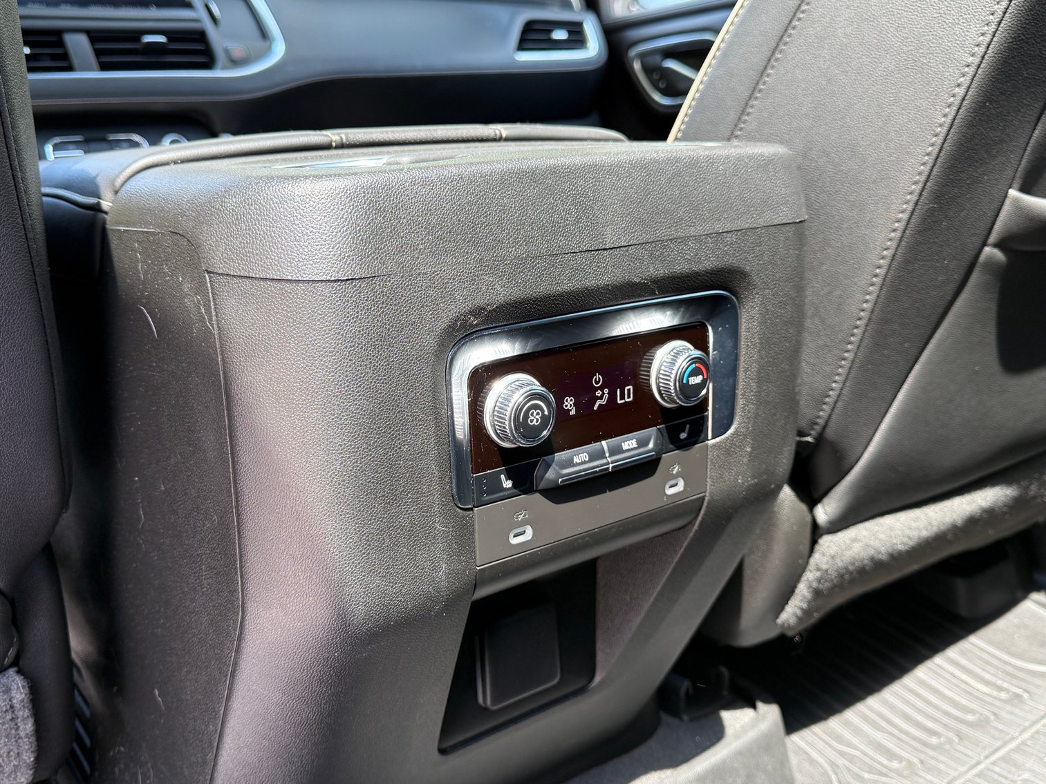 Image for 2022 GMC Yukon XL SLT 4WD – V8, Leather, 3rd Row, Loaded SUV