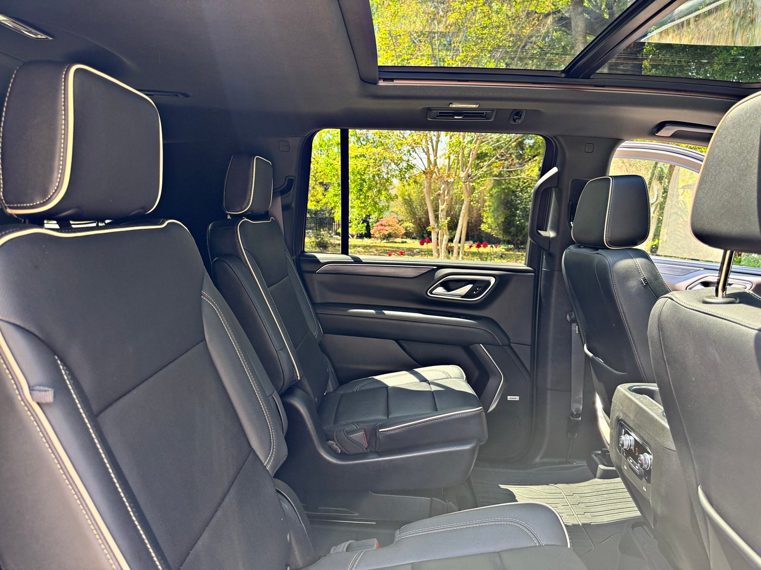 Image for 2022 GMC Yukon XL SLT 4WD – V8, Leather, 3rd Row, Loaded SUV