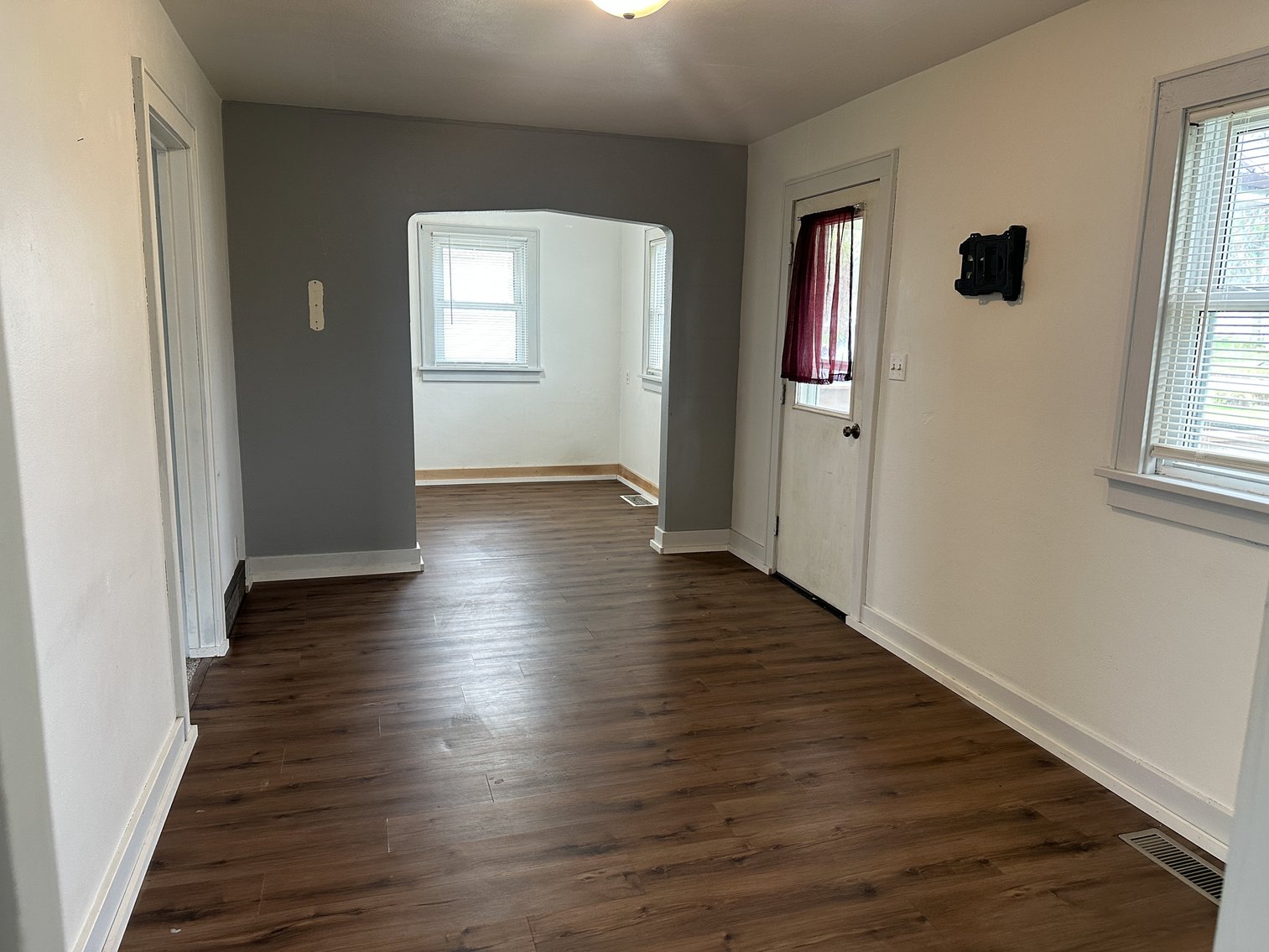 Image for 107 E South Street, Early!