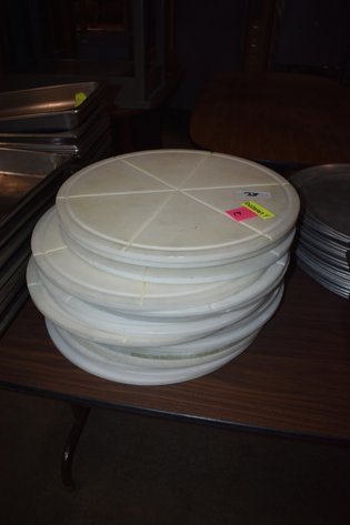 Image for (19) Round Pizza Cutting Boards
