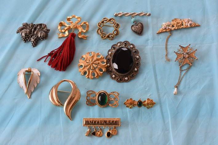 Image for (13) Pins/Broaches