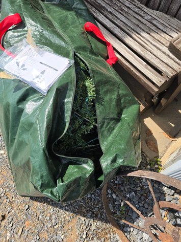 Image for 7.5 lighted Christmas tree, in Rubbermaid tree bag , 2 stands