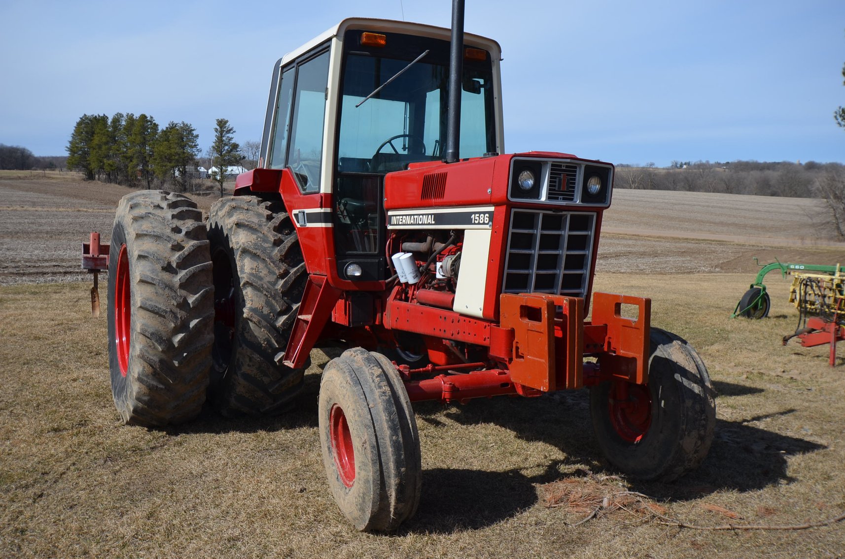 Image for INTERNATIONAL 1586 TRACTOR AND WHITE 445 CHISEL PLOW - Clear Lake, WI