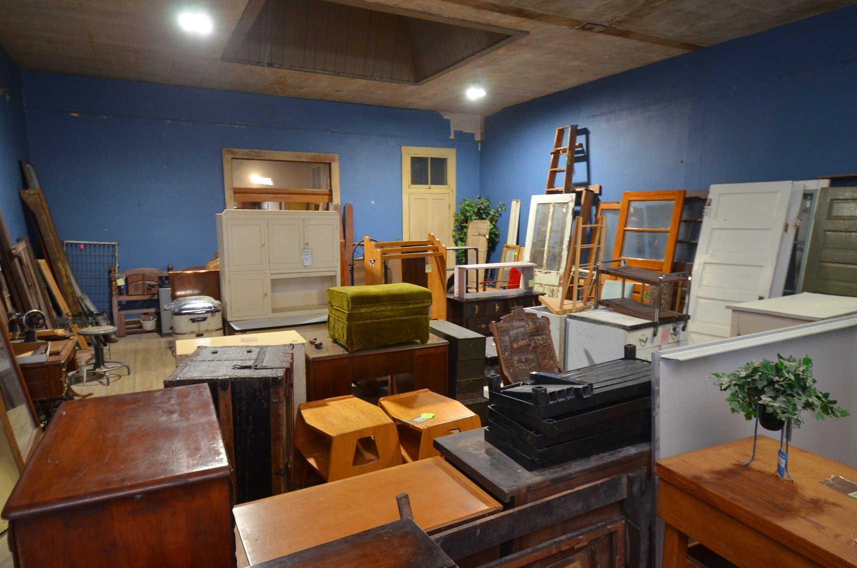 Image for STARGAZERS INVENTORY REDUCTION: VINTAGE FURNITURE & TOYS, CROCKS, COLLECTIBLES, and MORE! - Durand, WI