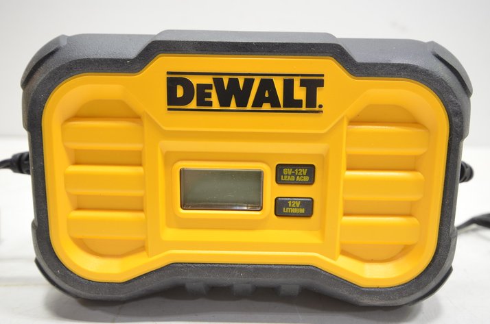 Image for DeWalt  Battery Charger / Maintainer