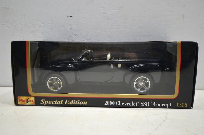 Image for Maisto 2000 Chevy SSR Concept