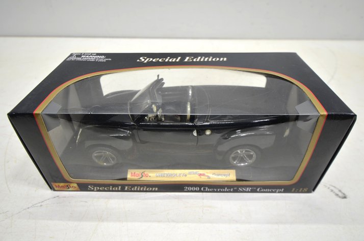 Image for Maisto 2000 Chevy SSR Concept