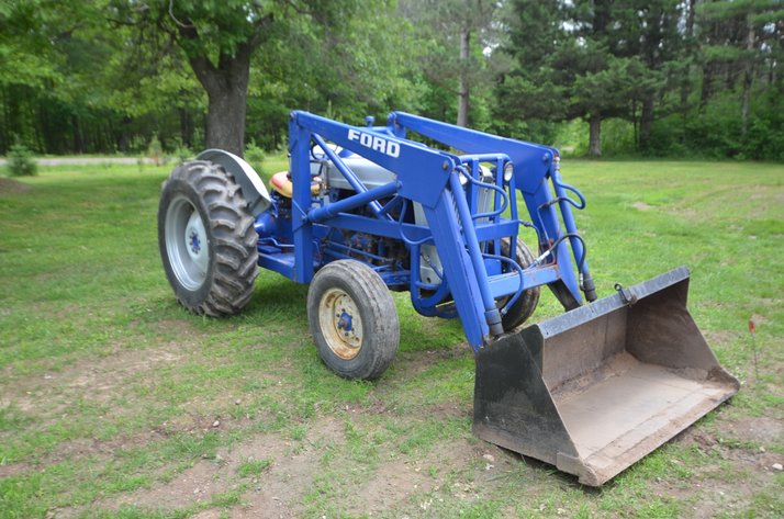 Image for Ford 860 Tractor with Loader - Pittsville, WI