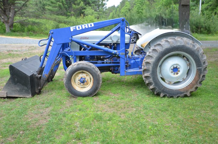 Image for Ford 860 Tractor with Loader - Pittsville, WI