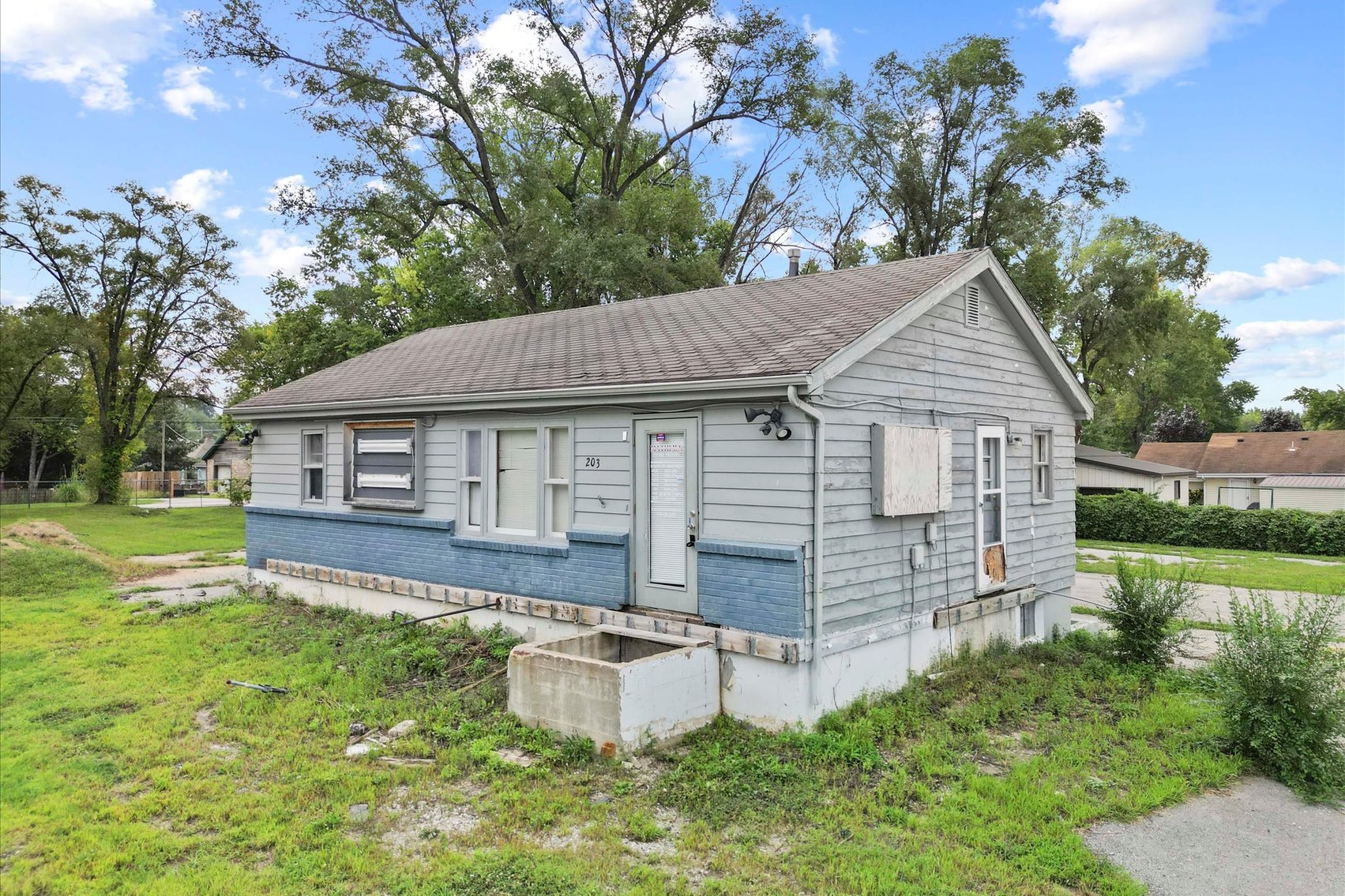 Image for SOLD - Two Properties: LOT 1 - SOLD, Prime Commercial Building, and LOT 2 - SOLD, Neighboring vacant lot Kearney, Missouri