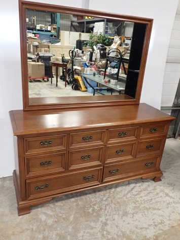 Image for Snyder Home & Holiday Treasures Auction - Guelph