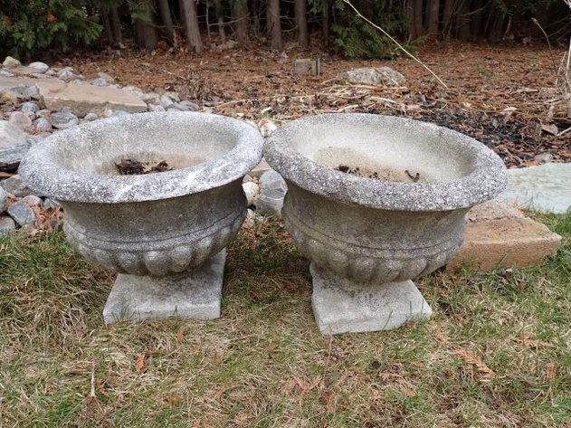 Image for 2 Garden Urns