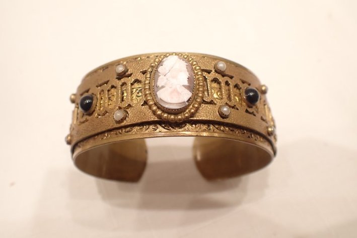 Image for Vintage Cameo Armband