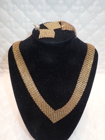 Image for Vintage Gold Tone Mesh Jewelry