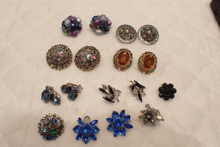 Image for Vintage Clip On Earrings