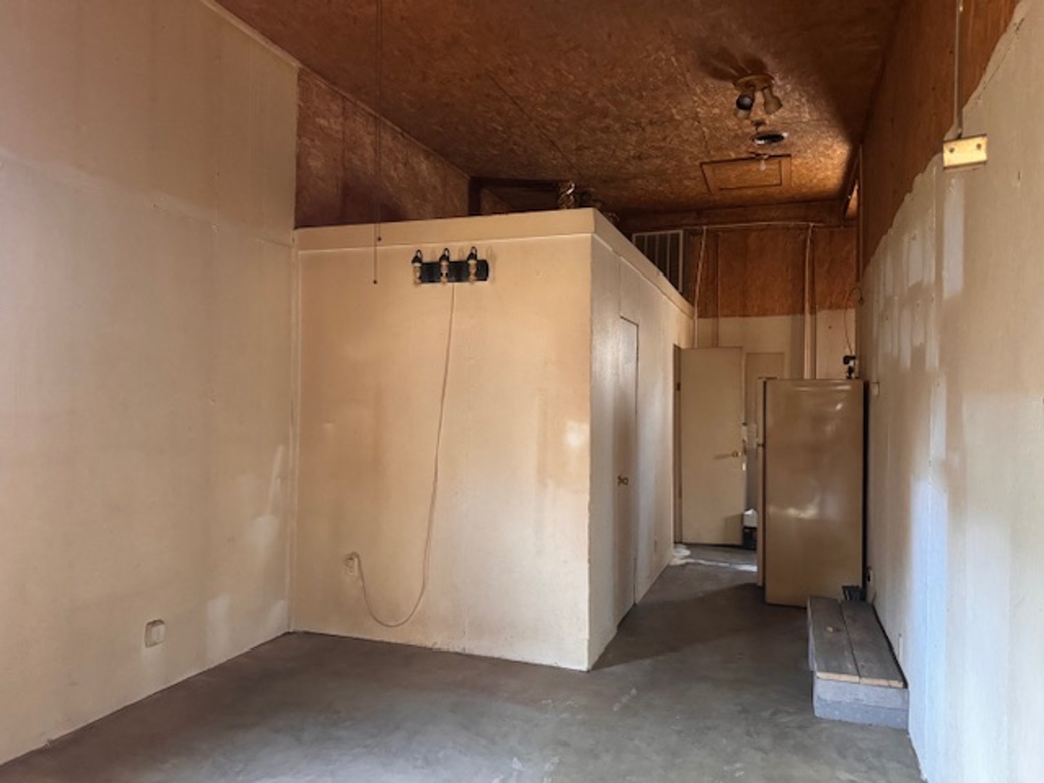 Image for Rustic Retreat / Country Getaway on 16+ Acres 1 Hour West of Nashville