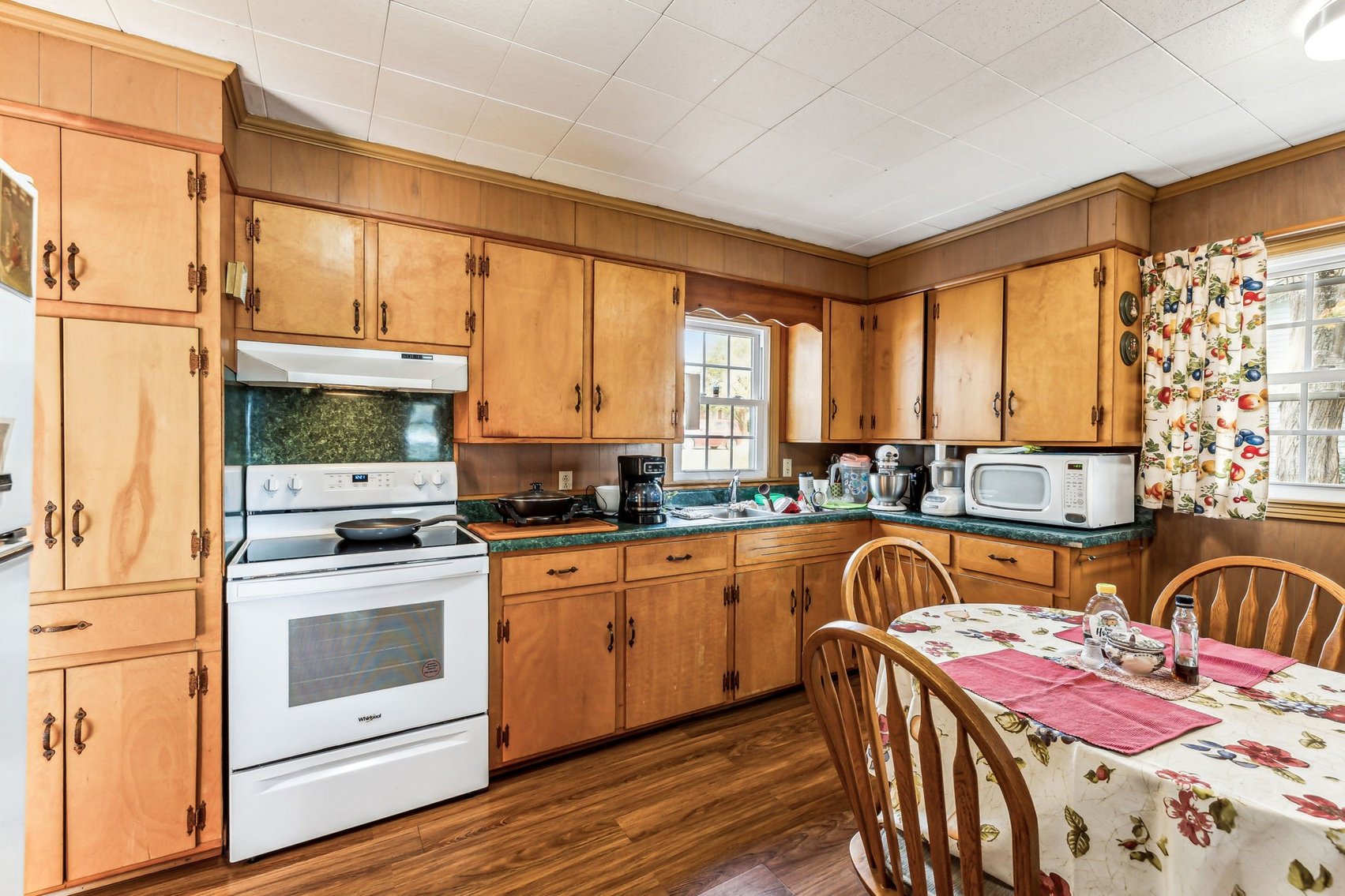 Image for Charming Cozy Cottage Nestled in Shipp's Bend - 2 Bedrooms