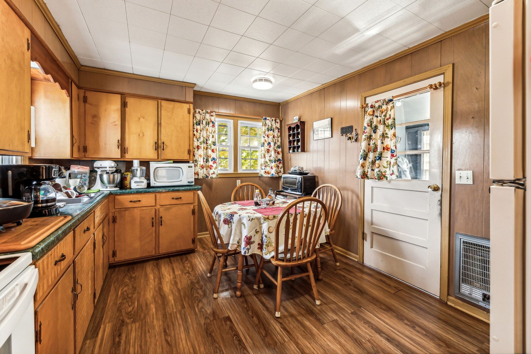 Image for Charming Cozy Cottage Nestled in Shipp's Bend - 2 Bedrooms