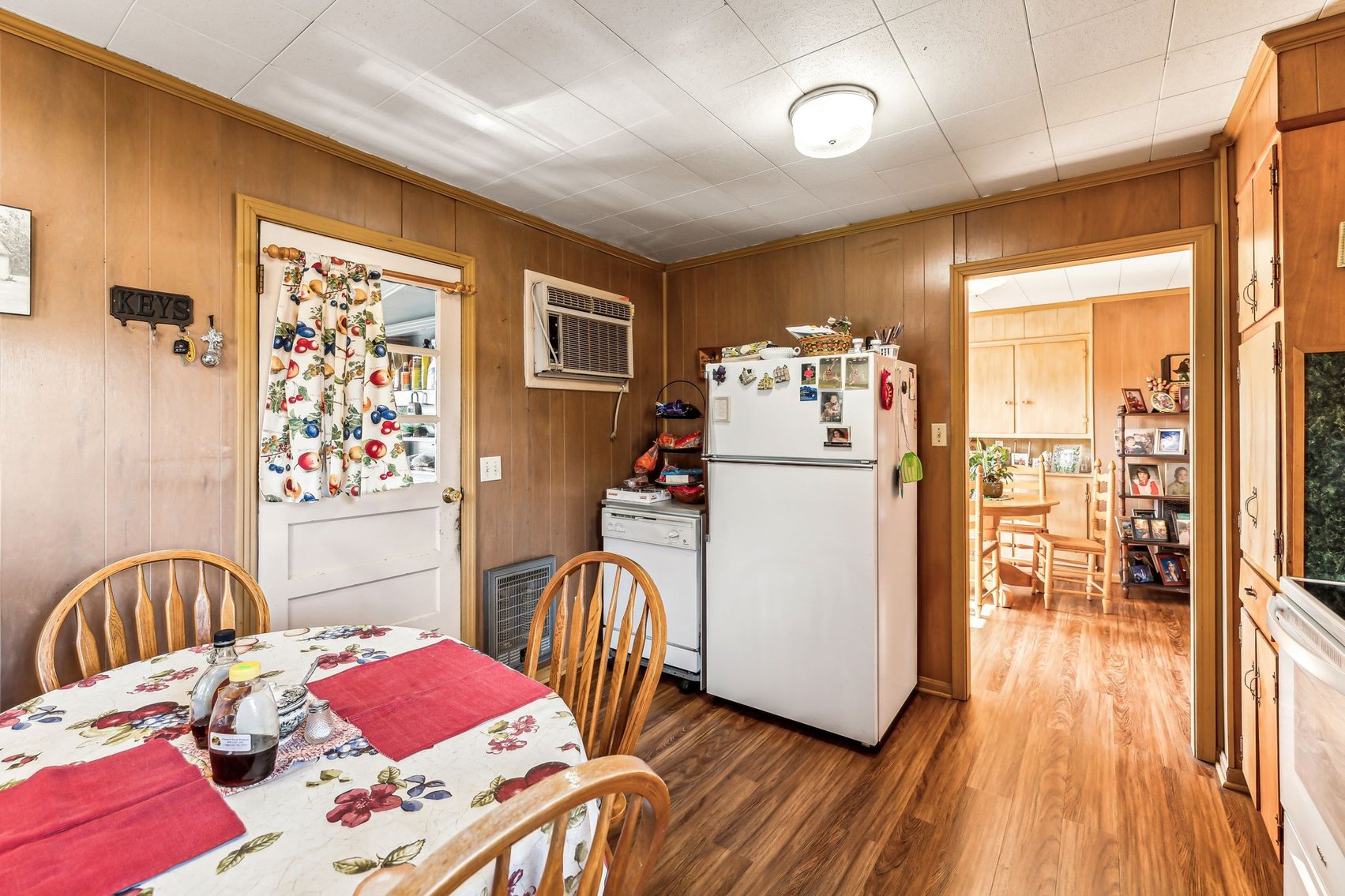 Image for Charming Cozy Cottage Nestled in Shipp's Bend - 2 Bedrooms