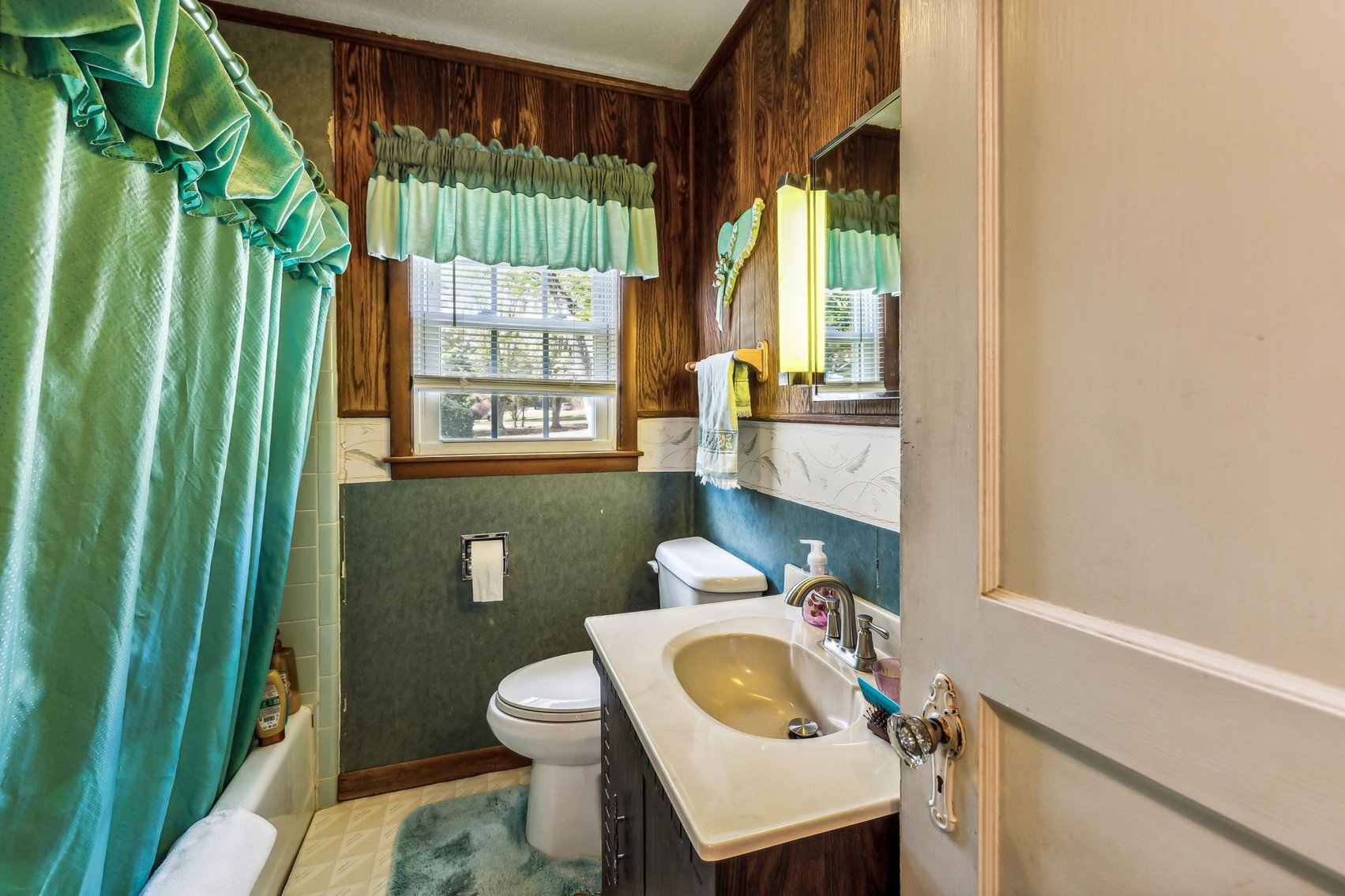 Image for Charming Cozy Cottage Nestled in Shipp's Bend - 2 Bedrooms