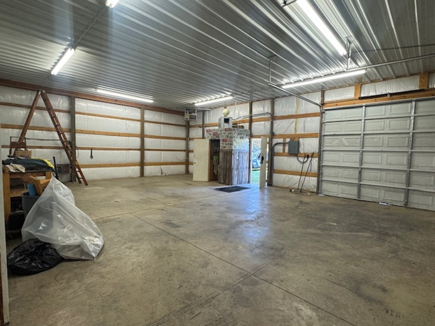 Image for Large Open Shop - 4,000 sq ft - Ideal for Multiple Uses - Centerville
