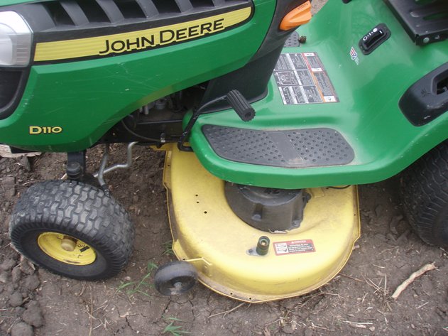 Image for John Deere D110 mower for parts or repair
