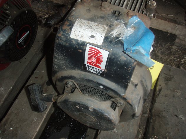 Image for 2 small engines for parts or repair