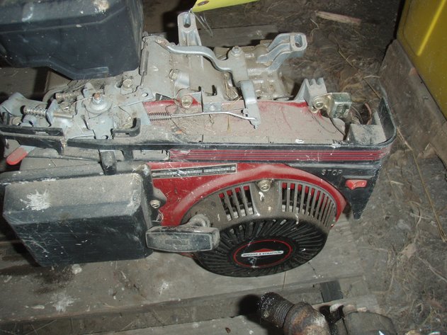Image for 2 small engines for parts or repair