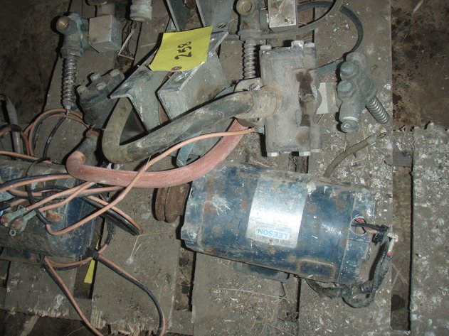 Image for 2 small pumps with 12 volt motors