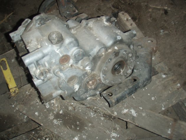 Image for John Deere 318 rear end for parts