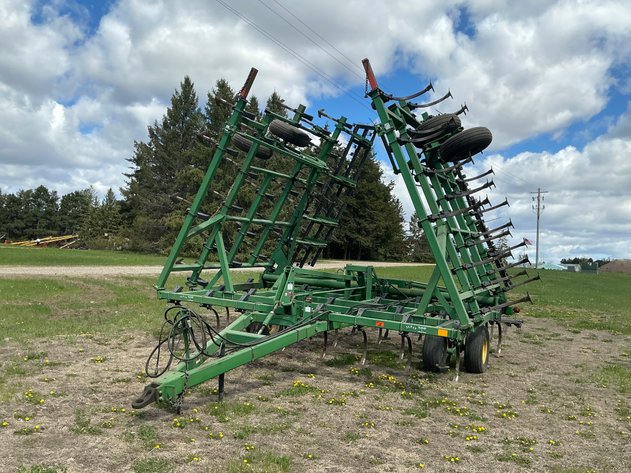 Image for John Deere 980 Field Cultivator, 28.5'