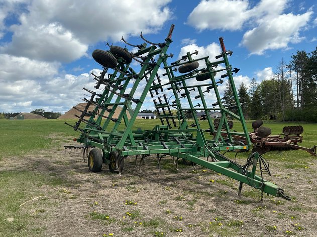 Image for John Deere 980 Field Cultivator, 28.5'