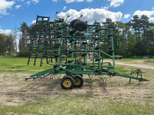 Image for John Deere 980 Field Cultivator, 28.5'