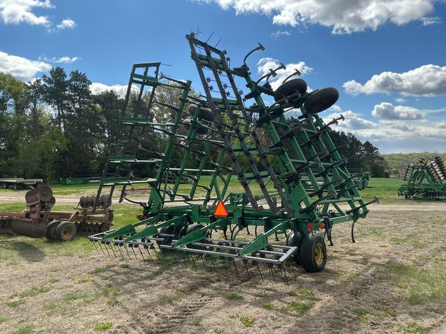 Image for John Deere 980 Field Cultivator, 28.5'