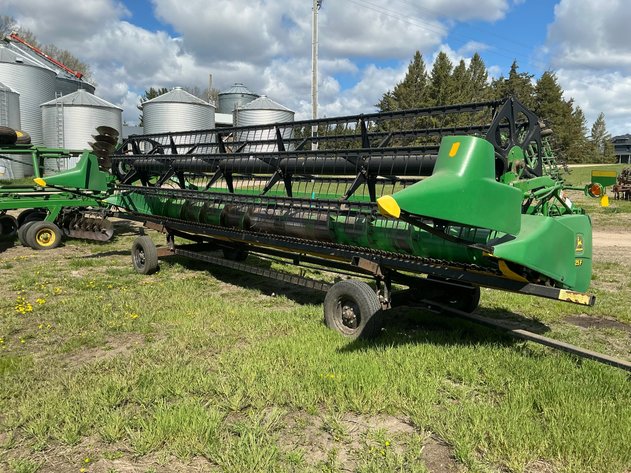 Image for 2000 John Deere 925F Flex Head Auger Platform Bean Head