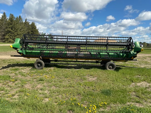 Image for 2000 John Deere 925F Flex Head Auger Platform Bean Head