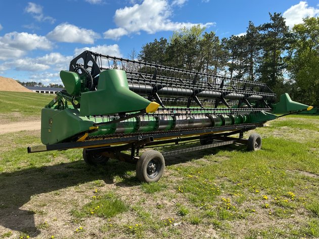 Image for 2000 John Deere 925F Flex Head Auger Platform Bean Head