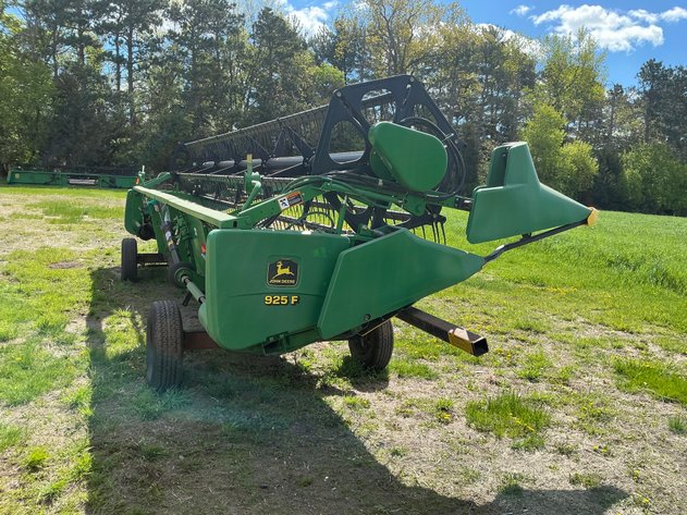 Image for 2000 John Deere 925F Flex Head Auger Platform Bean Head
