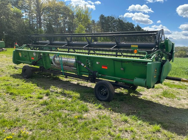 Image for 2000 John Deere 925F Flex Head Auger Platform Bean Head