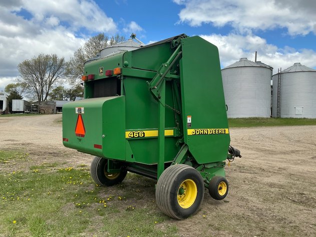 Image for John Deere 466 round baler