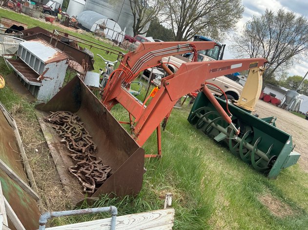 Image for Allis Chalmers 460 Loader with Mounts