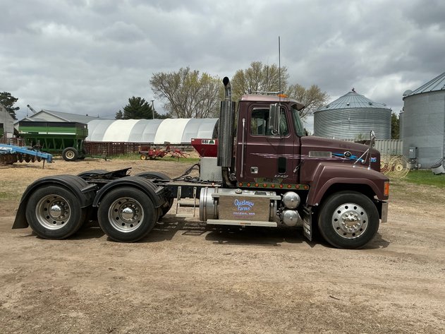Image for 1996 Mack CH613 Gold Dog Truck