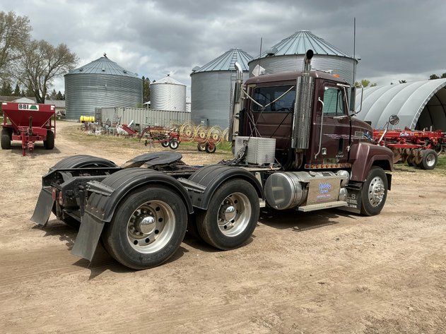 Image for 1996 Mack CH613 Gold Dog Truck