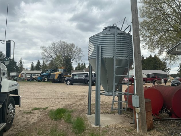 Image for 2.5 Ton Holding Bin