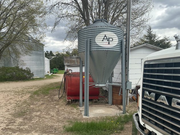 Image for 2.5 Ton Holding Bin