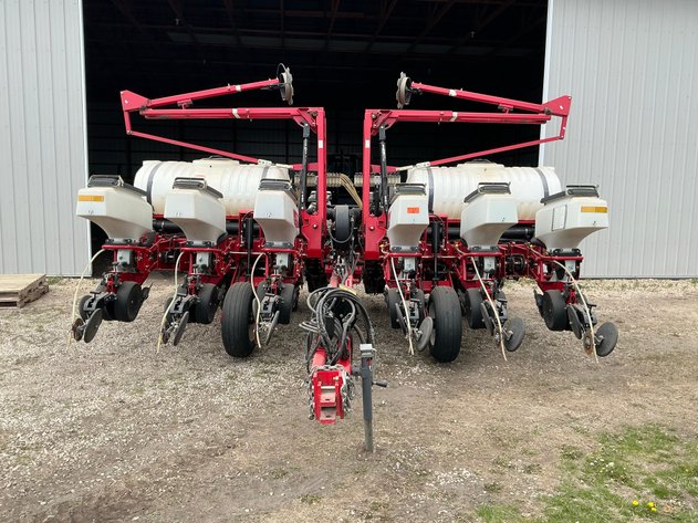 Image for White Agco 8200 12-row planter, 30