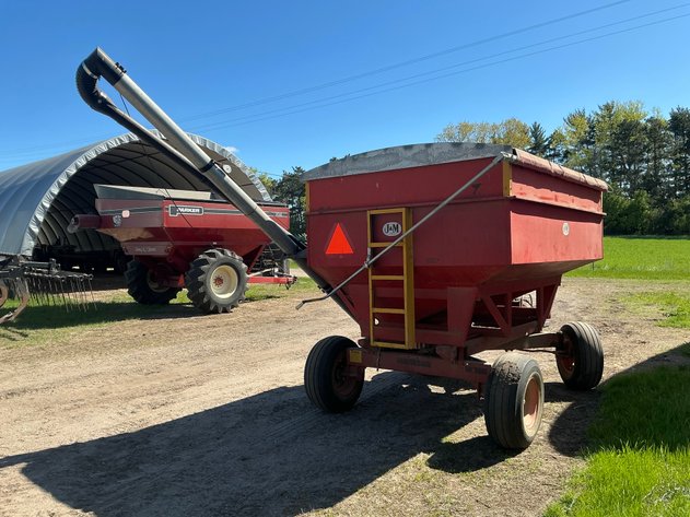 Image for J&M 250-7 Gravity Box with Extensions on Minnesota 10-ton running gear