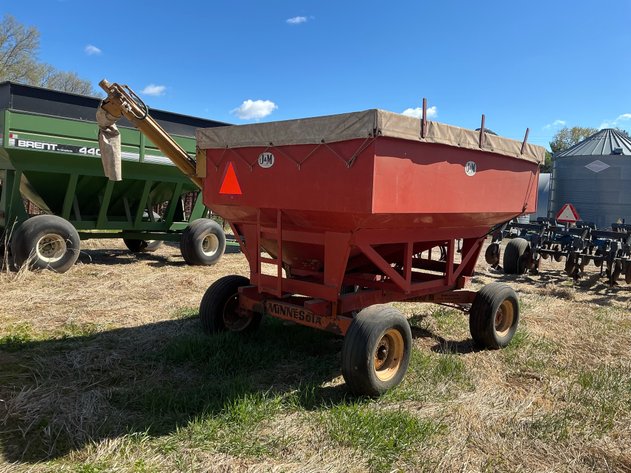 Image for J&M 250 Bushel Gravity Box on Minnesota 8076 8-ton running gear